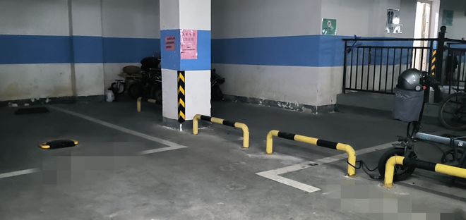 晨意帮忙丨车位被电动车阻挡出入难，业主称“物业敷衍不解决”，回应：保证不影响通行